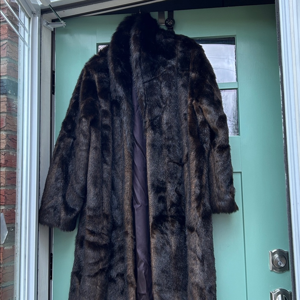 EUC faux fur coat - Picture 6 of 8